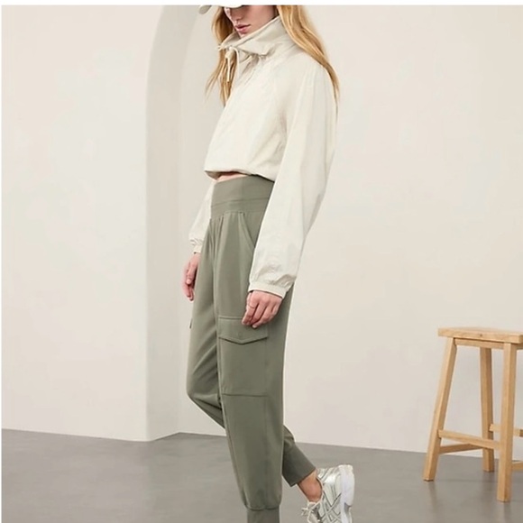 Athleta Venice High Rise Cargo Jogger - Small Petite Moss NWT *NEW* - Picture 2 of 8